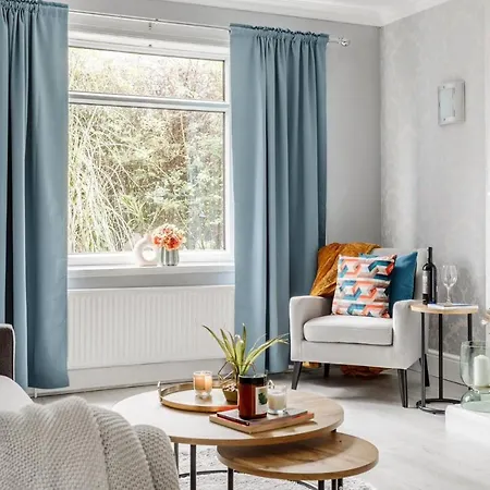 Two-bed House Sleeps 5 With Large Garden & Parking Holiday home Leeds (West Yorkshire)